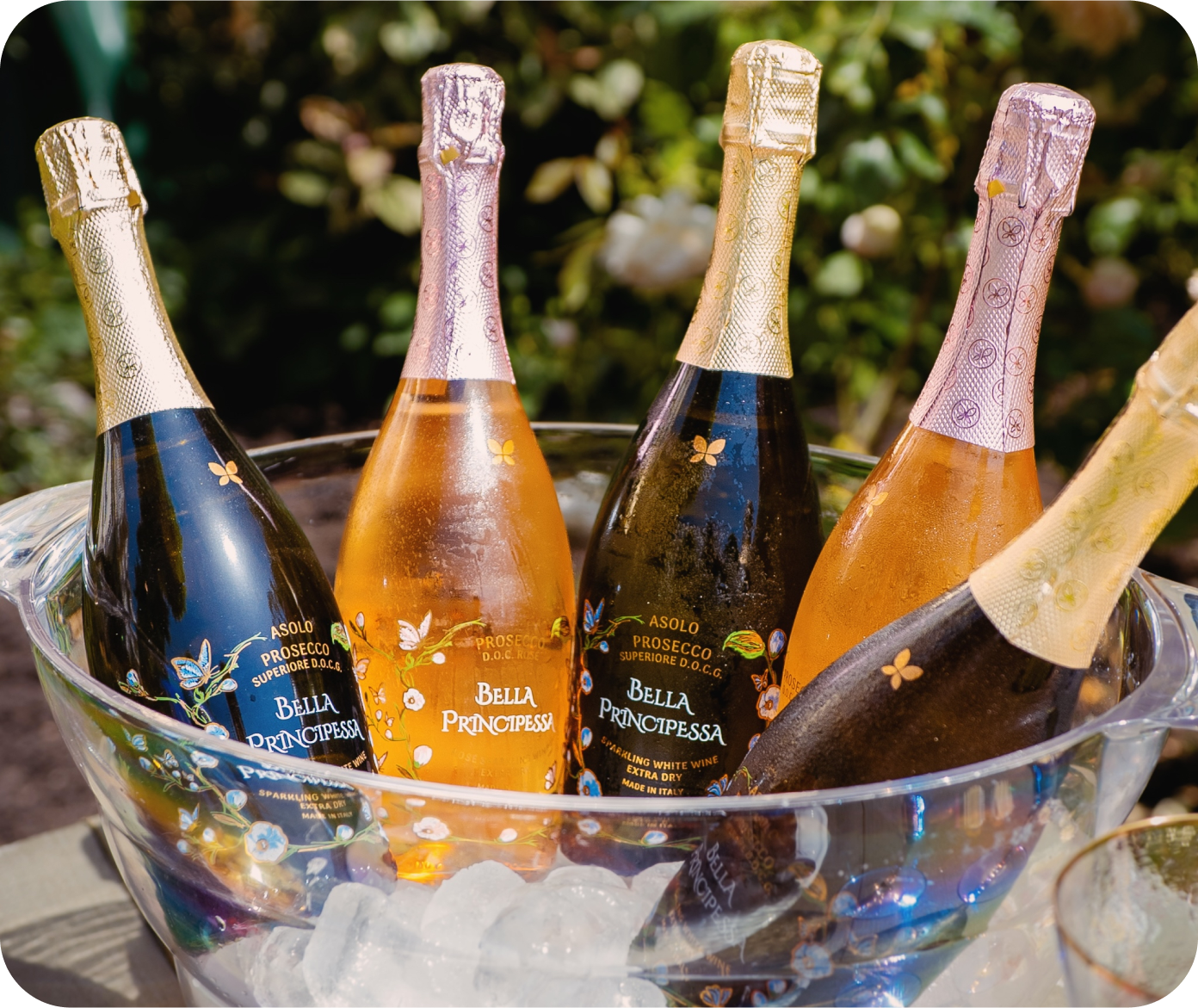 Qualità certificata - Attenzione al prosecco contraffatto (qui nella foto, autentiche bottiglie Bella Principessa nel secchiello del ghiaccio)