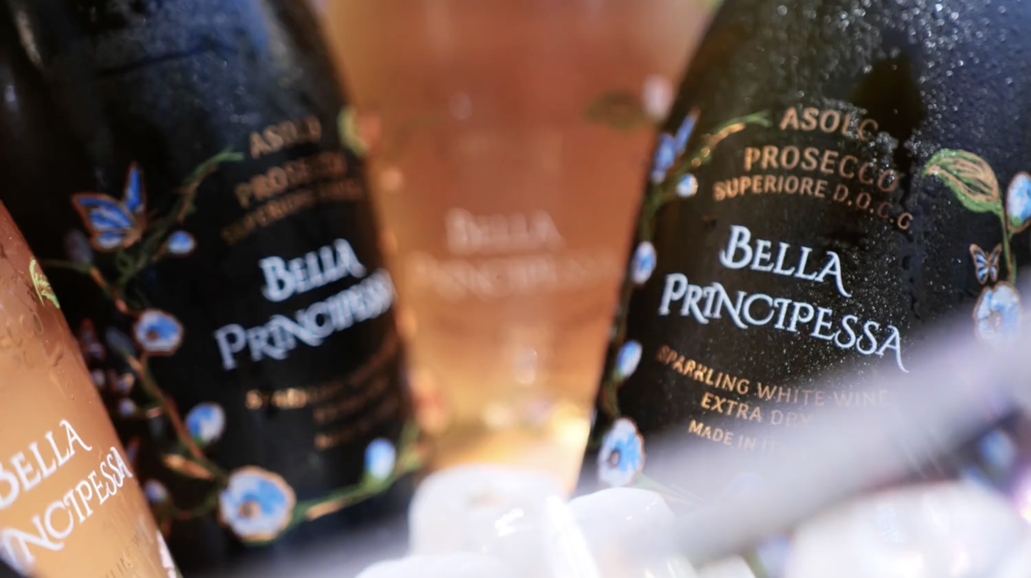 Prova la raffinatezza del Prosecco Bella Principessa, la perfetta combinazione di qualità ed eleganza casual.